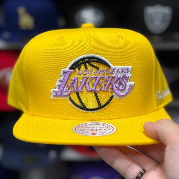 Los Angeles Lakers Yellow Mitchell & Ness Snapback - Picture 2 of 5